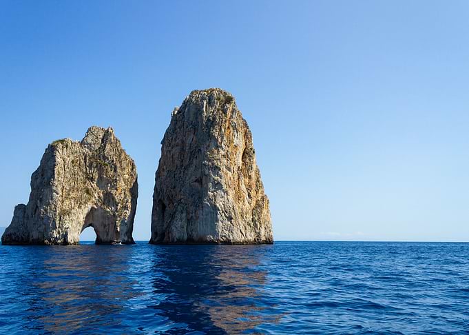 Capri Love Arch