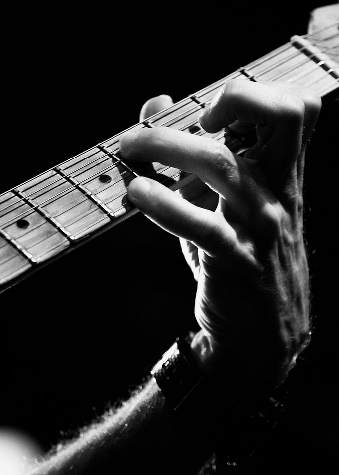 Mike Stern playing guitar