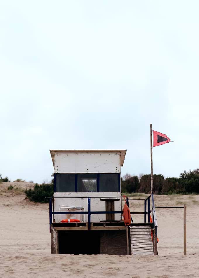 Lifieguard cabin