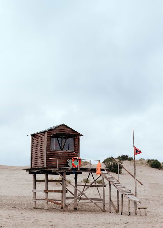 Lifieguard cabin