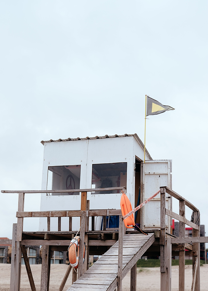 Lifieguard cabin