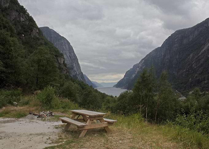 Picnic table