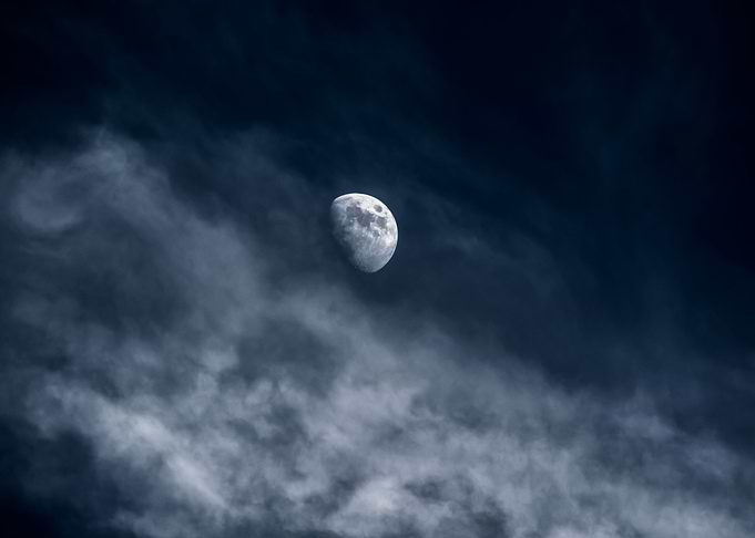 Lunar Edge