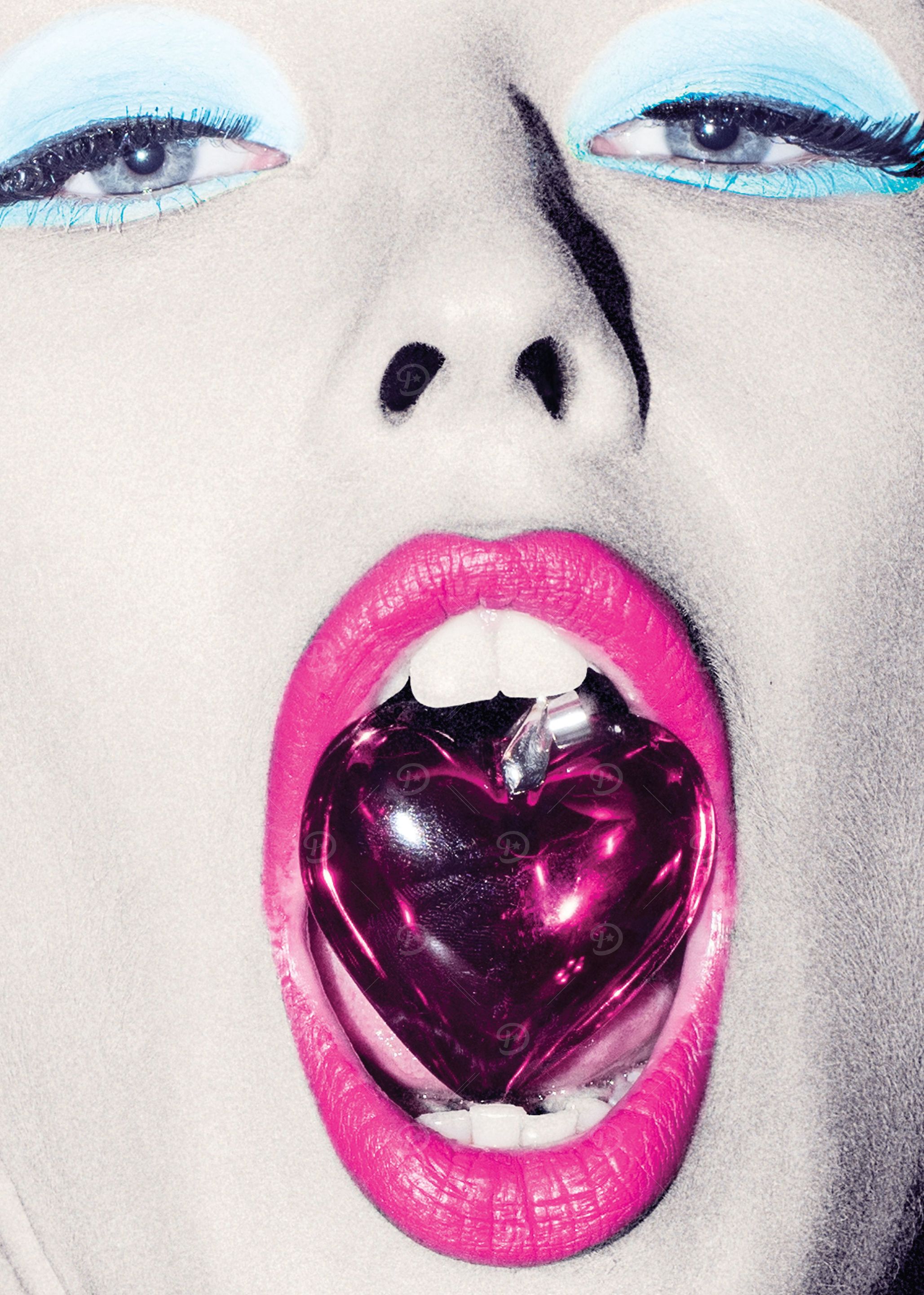 PLASTIC HEART detail