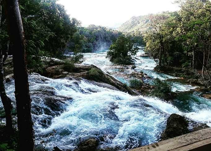 cascadas de agua azul