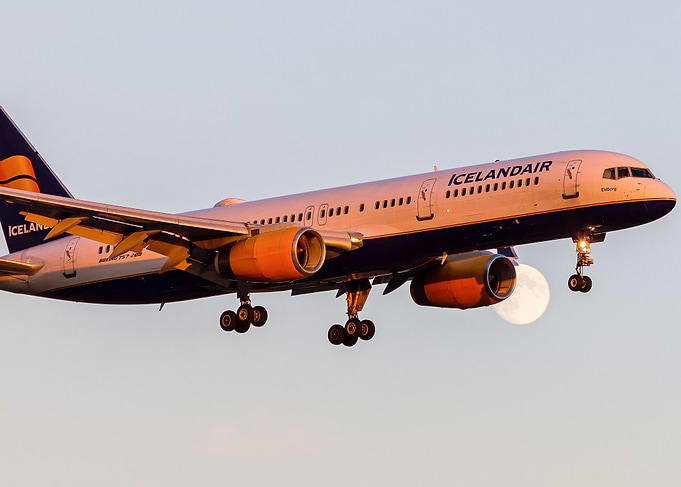Icelandair Mooncrosser