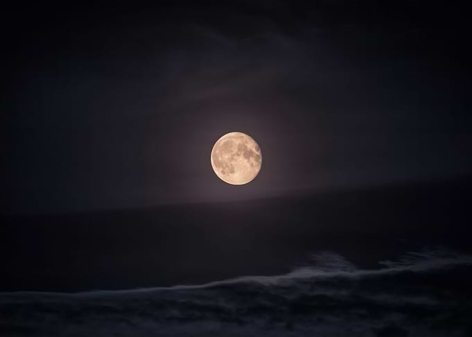 Moon 16