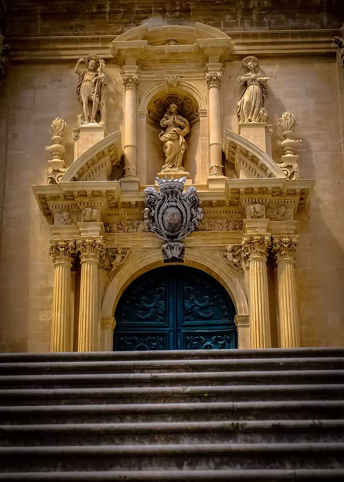 Statue 46