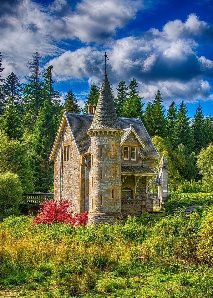 Ardverikie Gatehouse