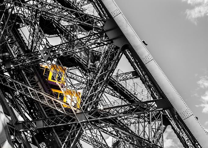 Eifel tower lift