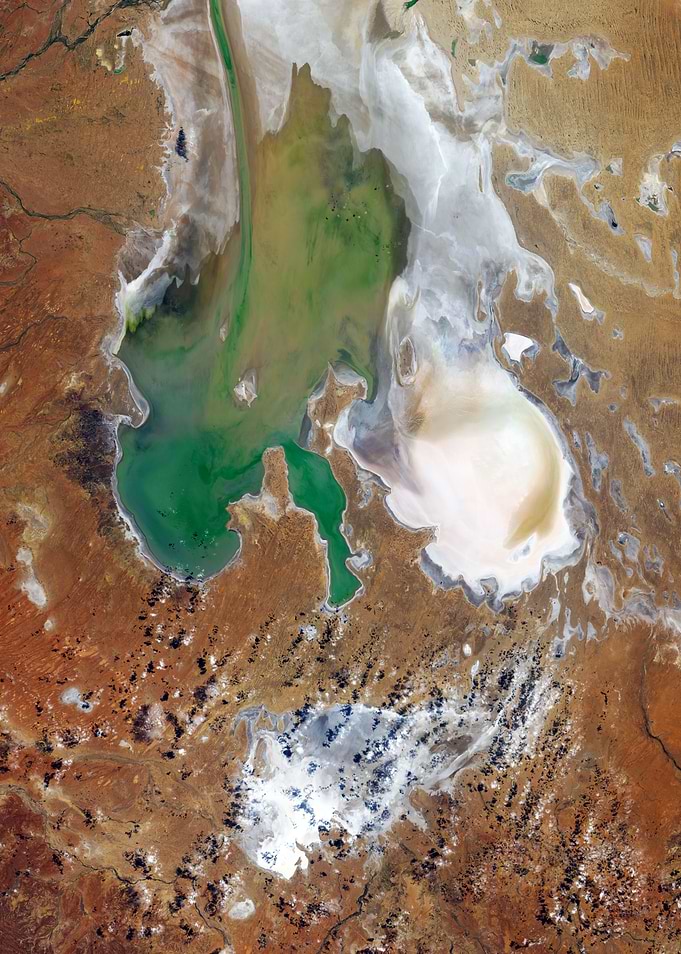 Lake Eyre with water
