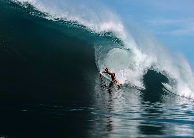 Surfing giant waves
