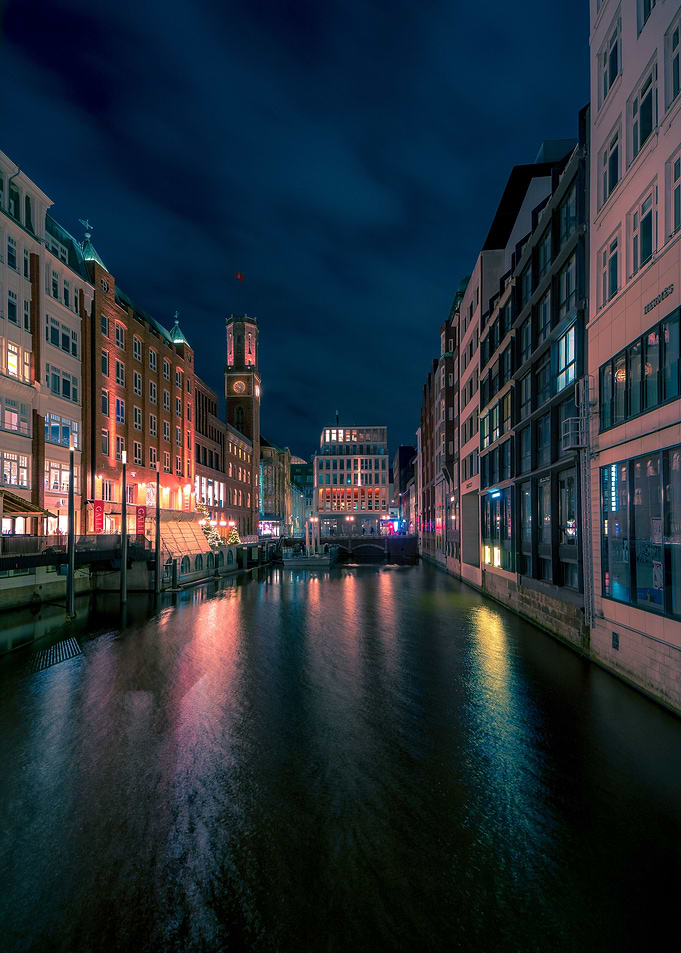Hamburg at night