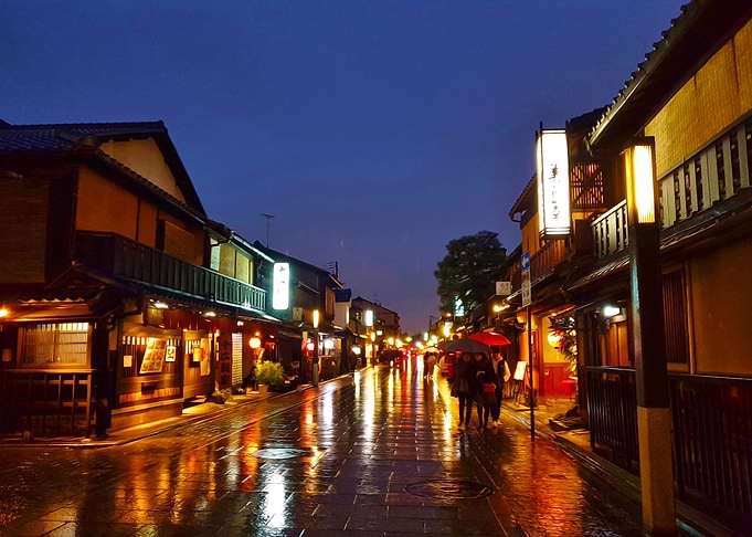 Gion in the rain