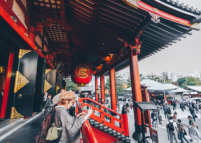 Tourists wearing kimonos