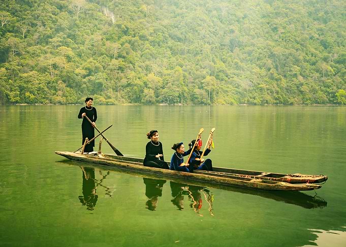 Explore Ba Be lake