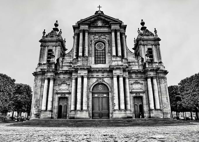 Notre Dame Versailles BW