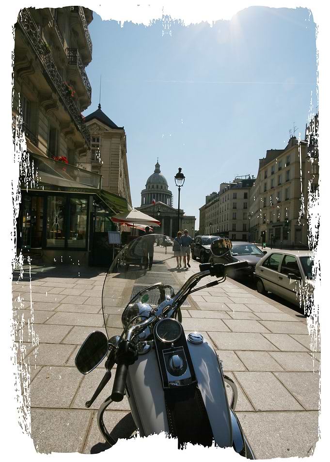 Poster presenting Paris