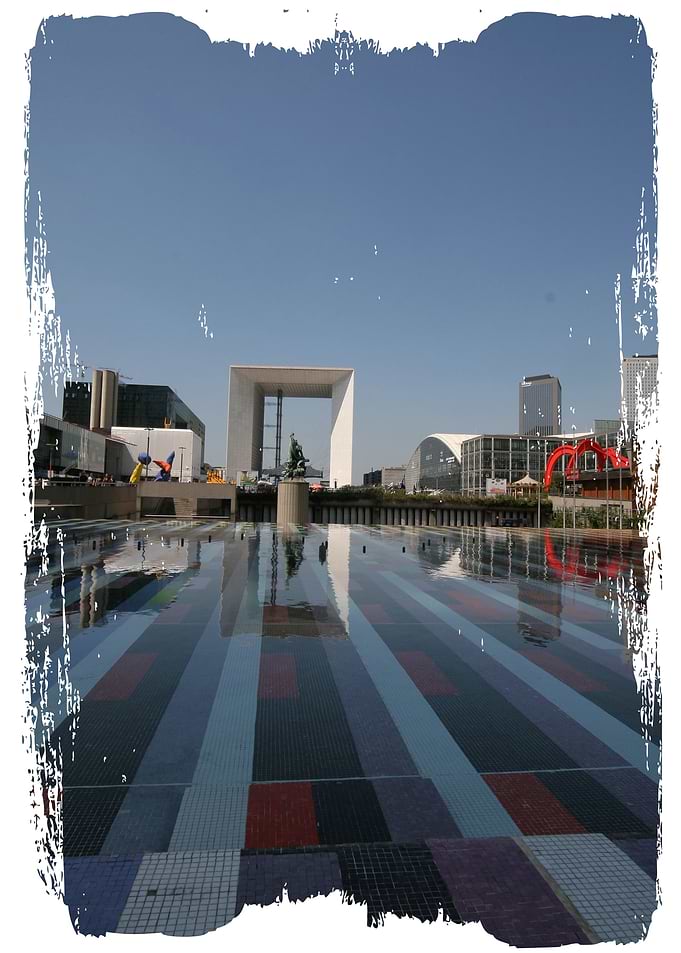 Poster presenting Paris