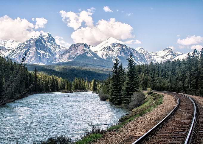 Morants Curve Lake Louise