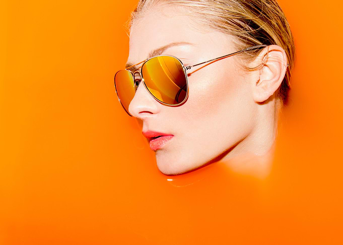 Woman with sunglasses