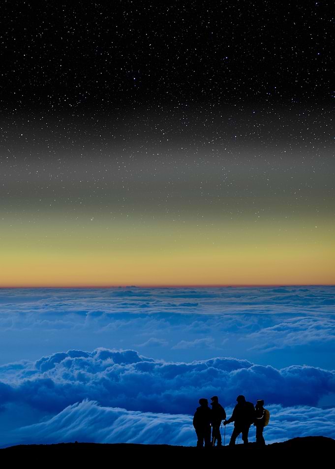 Climbers above the cloud