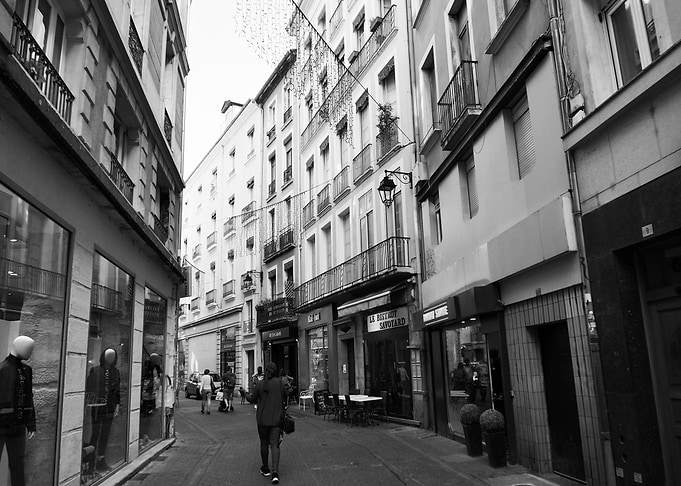 THE MONO STREET