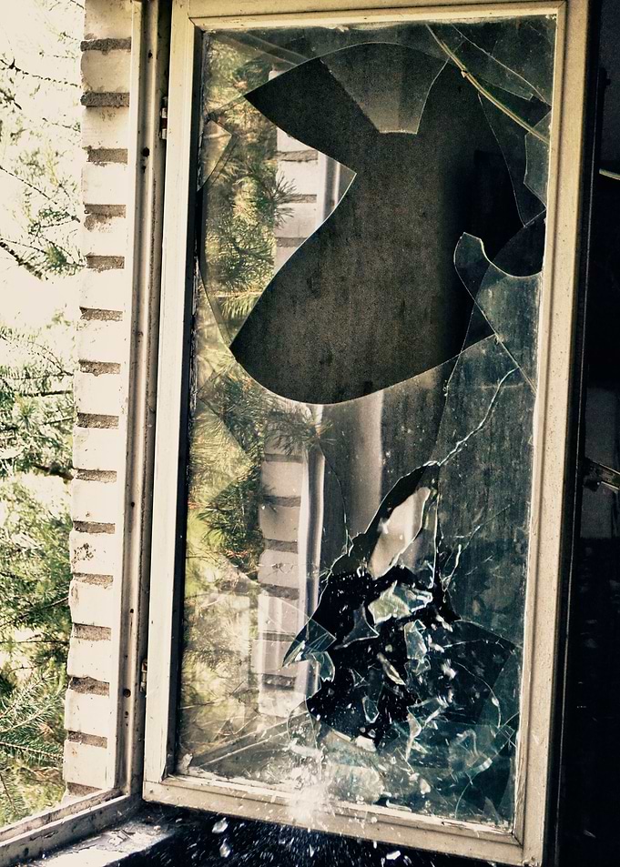 Shattered Glas