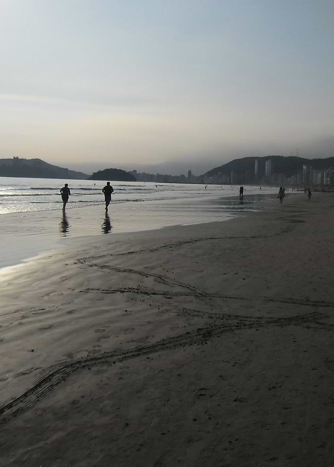 caminhada na praia