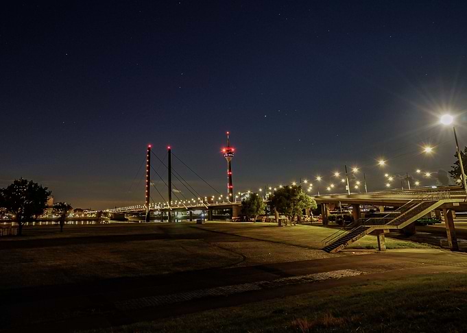 Rheinturm meets moon