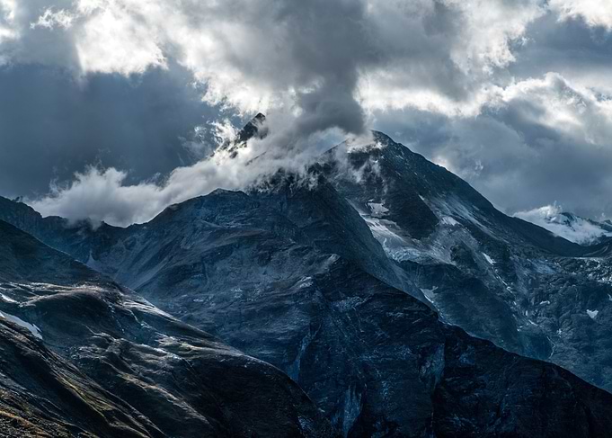 Cloudy mountains at dawn