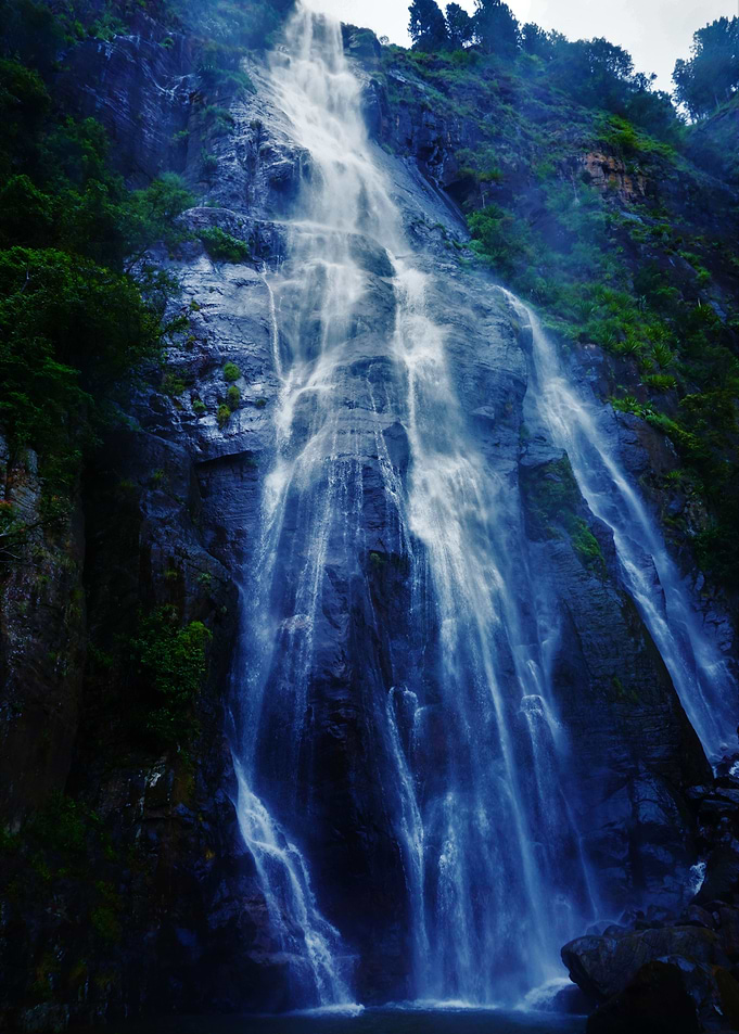 Bambarakanda Waterfall