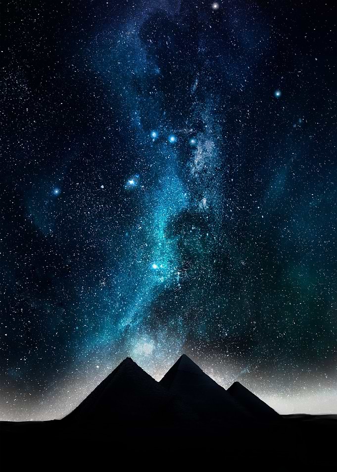 Cosmic pyramids