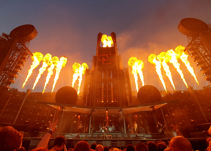 RAMMSTEIN STAGE SONNE LIVE