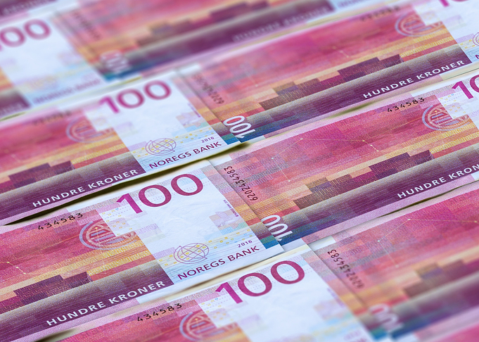 100 Norwegian Krone