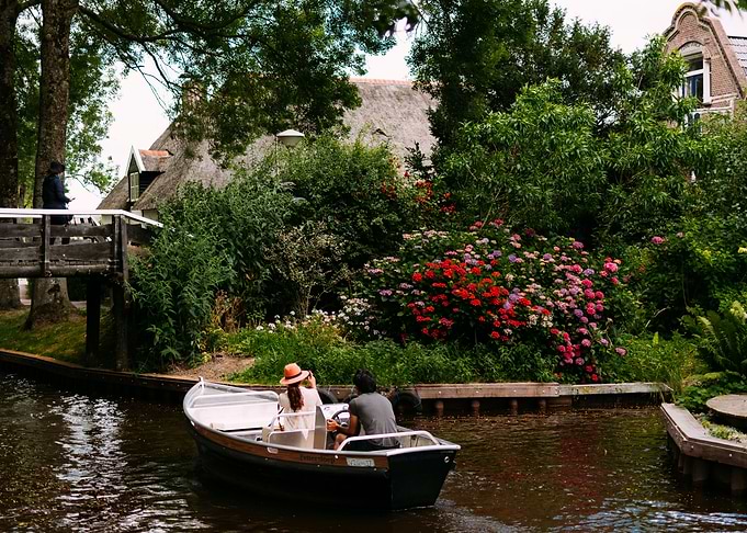 Giethoorn canal series