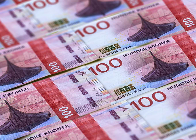 100 Norwegian Krone