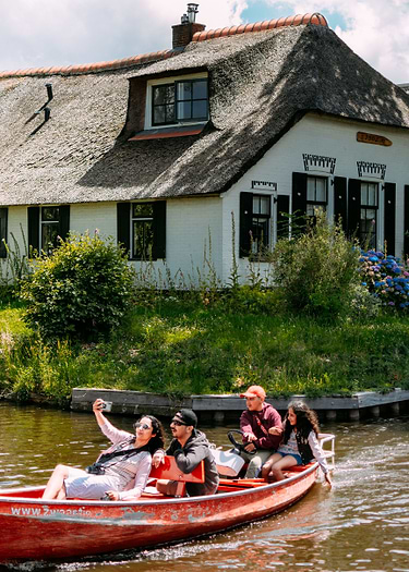 Giethoorn water selfie