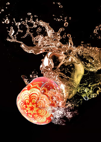 apples carved water splash