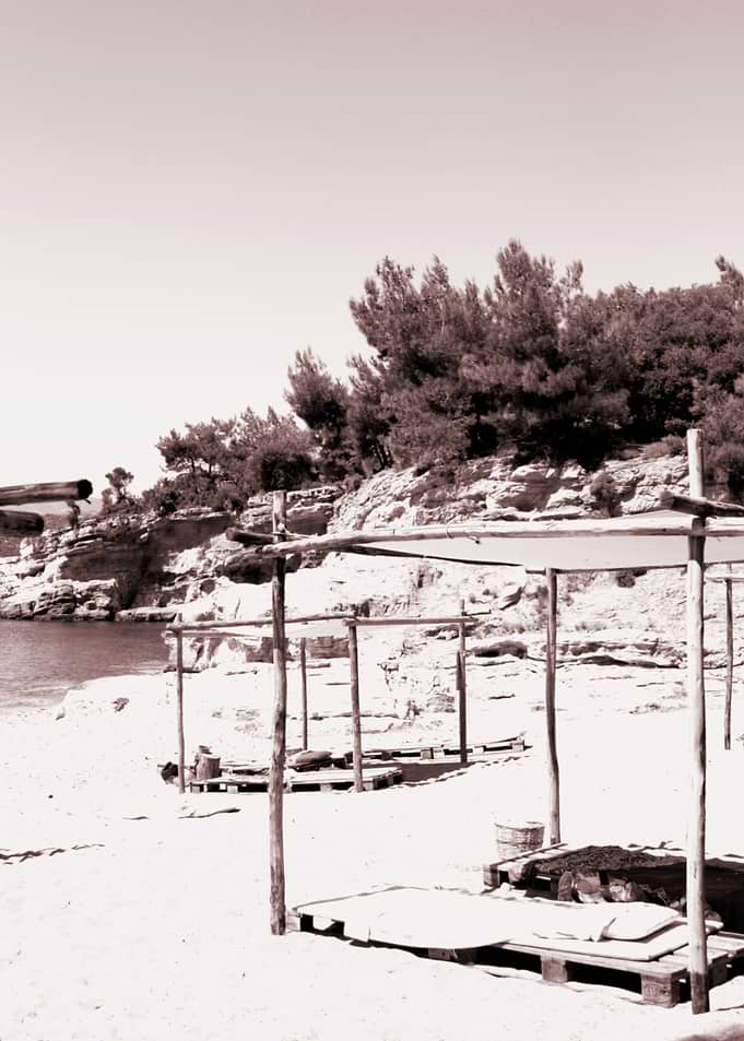 Beach days monochrome