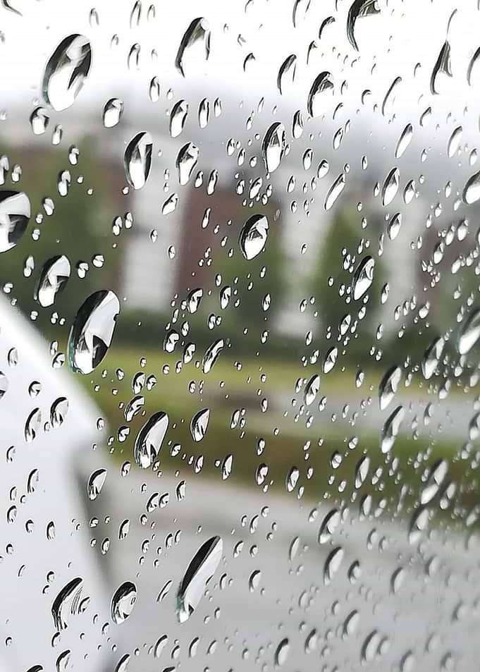 A rainy day in the taxi