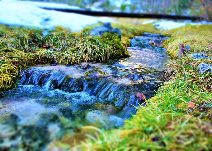Minimalistic waterfalls