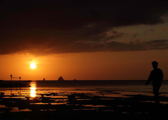 A sunset by the beach