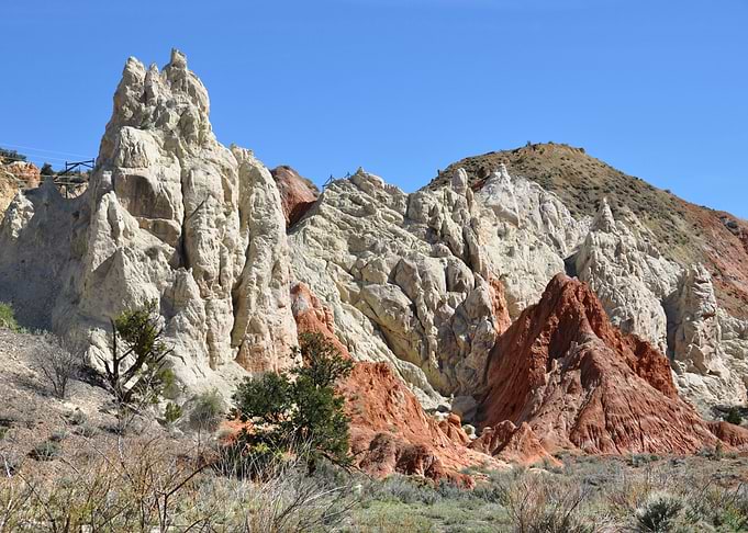 along cottonwood road