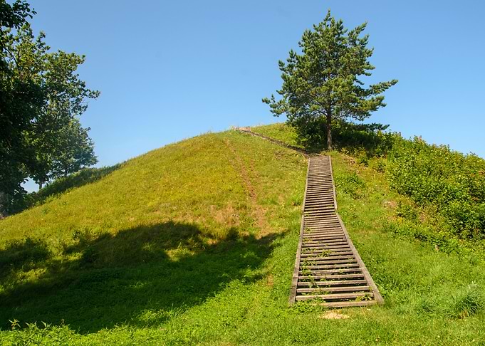 Mound of Tauragnas