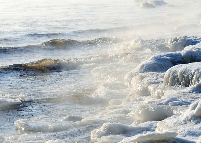 Frozen Sea View Waves Hitt