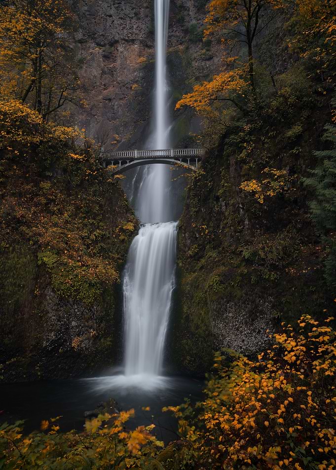 Autumn at Multnomah Falls