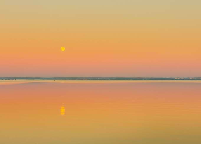 Wane Over Sea Moon Over Ba