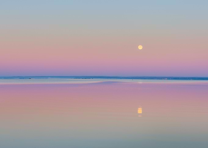Wane Over Sea Moon Over Ba