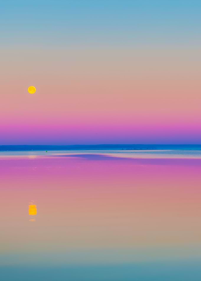 Wane Over Sea Moon Over Ba